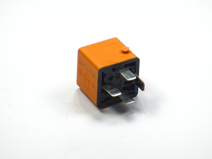 Rele 4-nap.(mm.pa-pump. M40,sumuv./AC E46) 61361378238