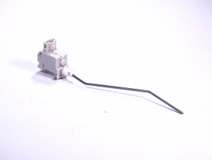 Tankin luukun avaaja A6 4F 06- OEM 136081