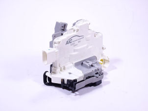 Etuoven lukkolaite vas. A4 B8,Q7 4L,Touareg 7P 137787