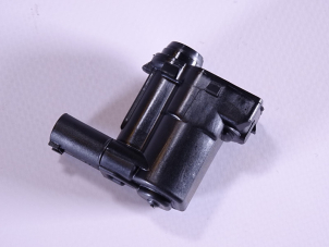 Latausluukun solenoidi plug-in W166,W205-W293 OEM